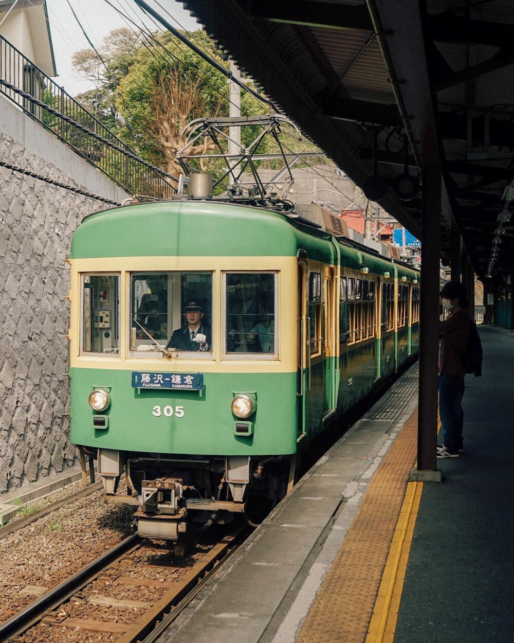 轨道上的诗意航行 日本街头的电车文化